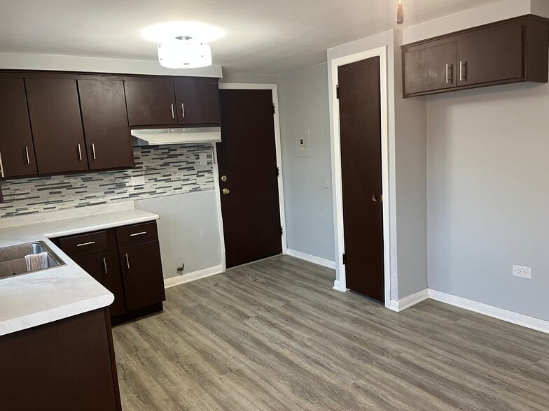 Building Photo - 3601 W 79th St