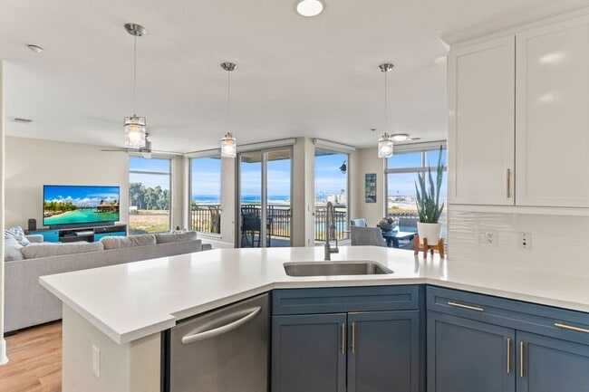 Building Photo - 1019 Costa Pacifica Way