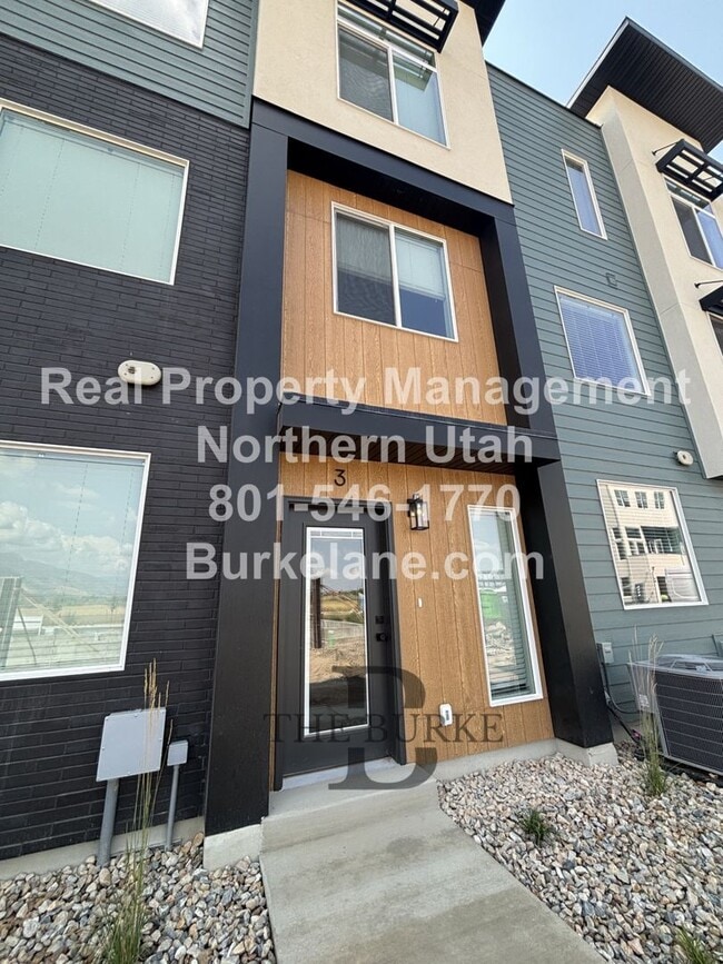 Building Photo - Brand New Townhomes in Farmington