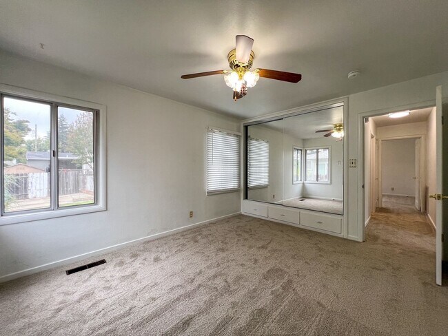 Building Photo - 1624 Ora Dr