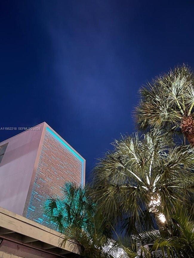 Building Photo - 2101 Normandy Dr