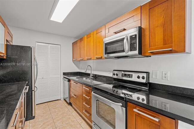 Building Photo - 401 69th St