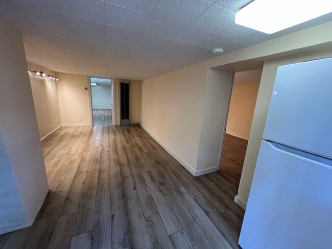 Building Photo - Adorable one bedroom apartment in downtown Grass Valley! Private parking, washer and dryer in unit.