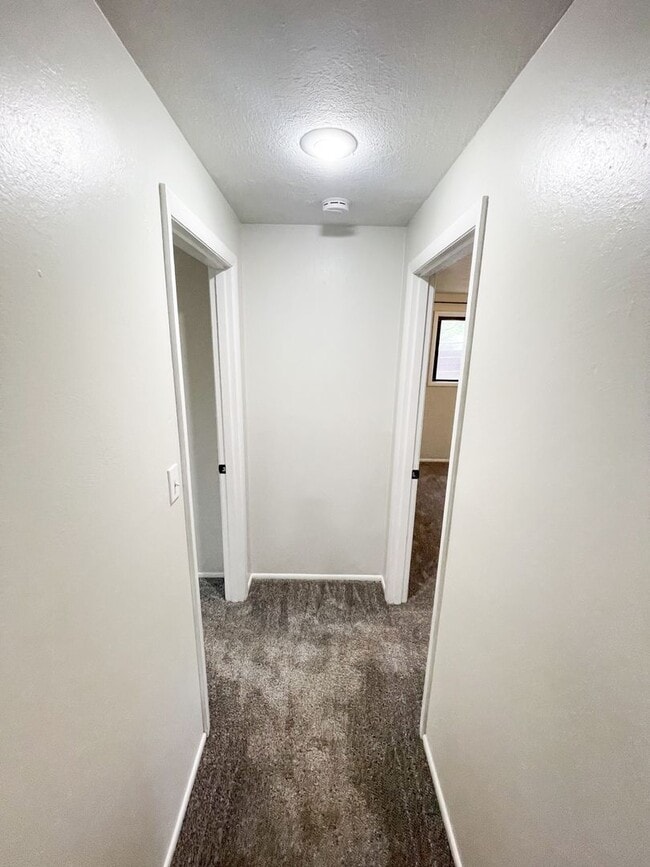 Building Photo - 3 Bedroom, 2 bath house in Moyina Heights