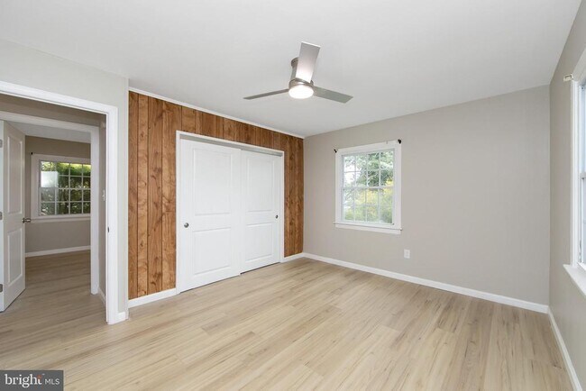 Building Photo - 2 S Sunset Rd