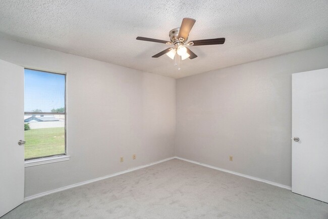 Building Photo - 3301 Aurora St