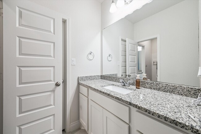 Building Photo - 1307 Hackberry Heights Dr