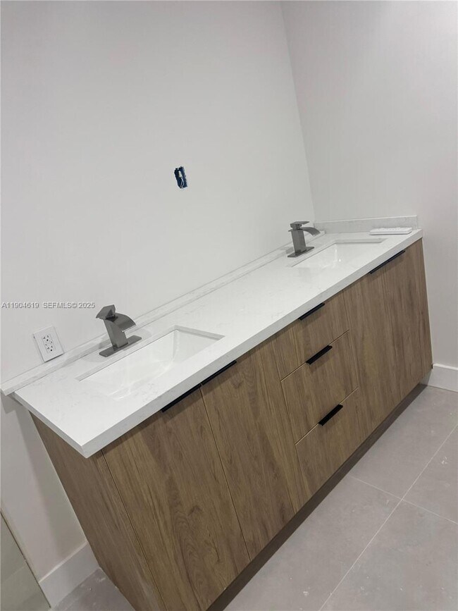 Building Photo - 9410 SW 55th St