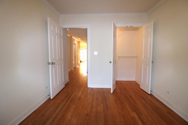 Building Photo - 2 bedroom in Chicago IL 60622