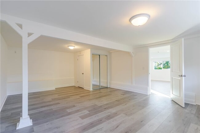 Building Photo - 10528 Hillhaven Ave