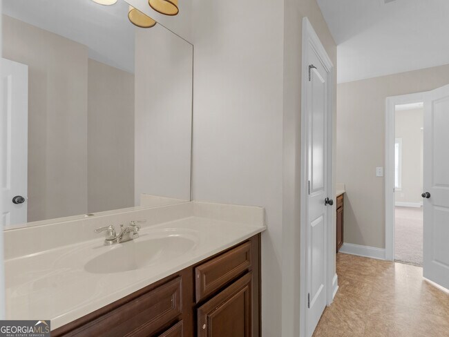 Building Photo - 185 Regency Pl