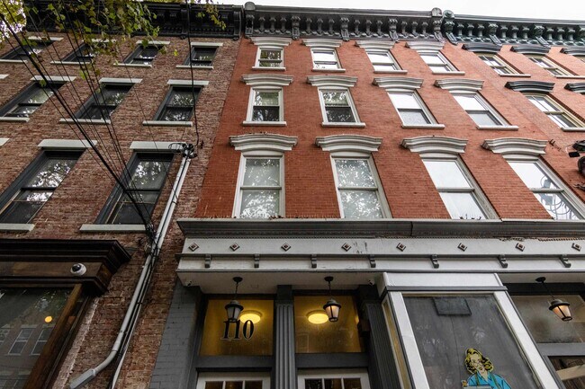 Building Photo - 110 Morris St