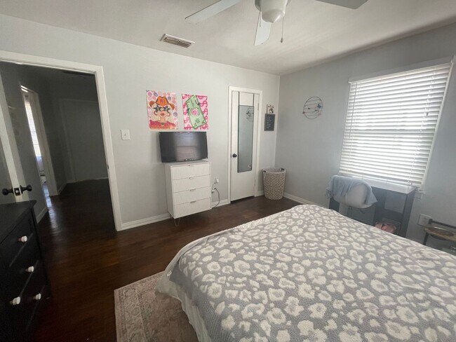 Building Photo - Pre-Leasing for July 2025!