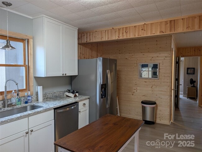 Building Photo - 187 Commodore Loop