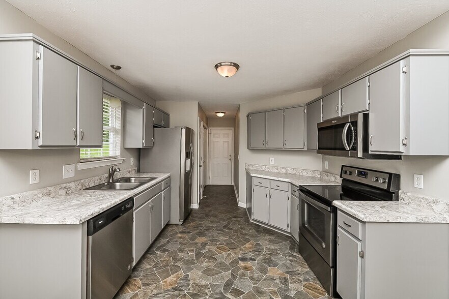 Building Photo - 715 Whispering Breeze