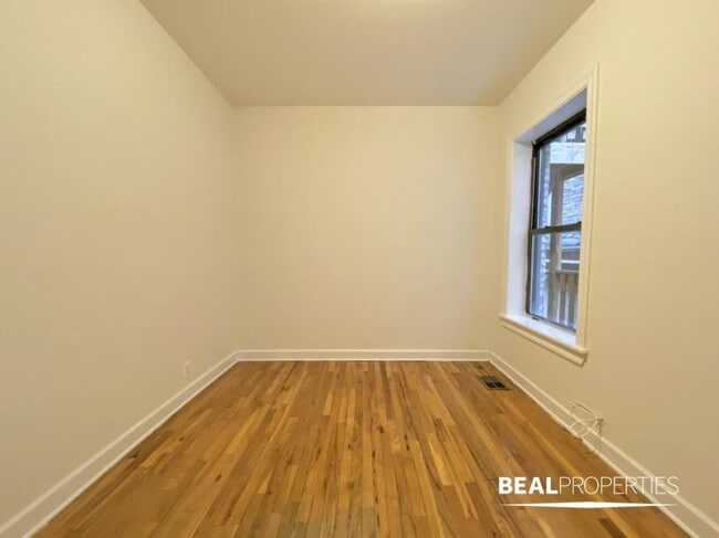 Building Photo - 1 bedroom in CHICAGO IL 60613