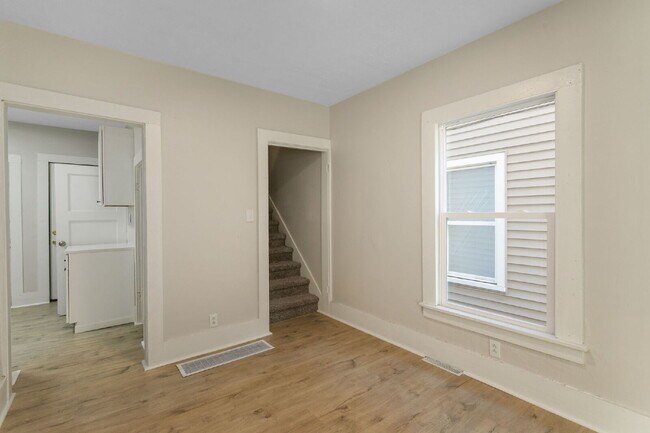 Building Photo - 232 E Grove St