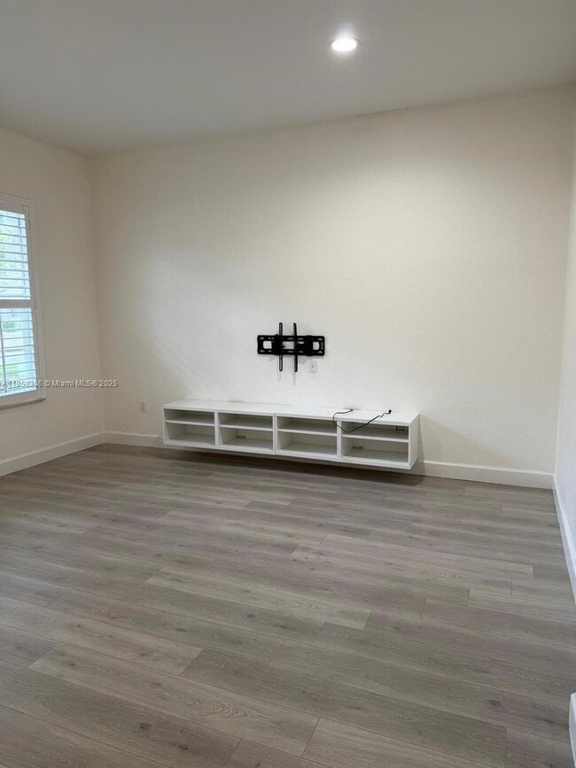 Building Photo - 705 SW 147th Ave