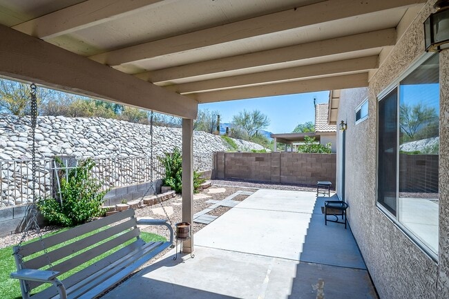 Building Photo - Warm Desert Living in La Cholla Ridge – 3 Bedroom Tucson Retreat