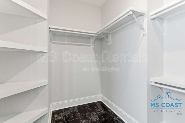 Building Photo - 15334 Oak Creek Cove