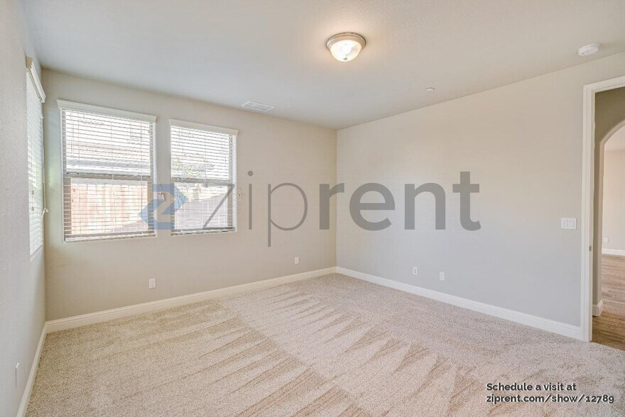 Building Photo - 1350 E Via Sentieri Dr