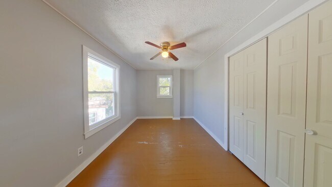 Building Photo - 3 Bedroom Home