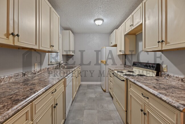 Building Photo - 6114 E Rockwood Rd