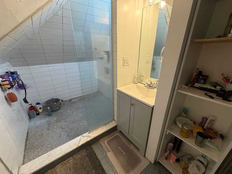 Building Photo - 23 Moraine St