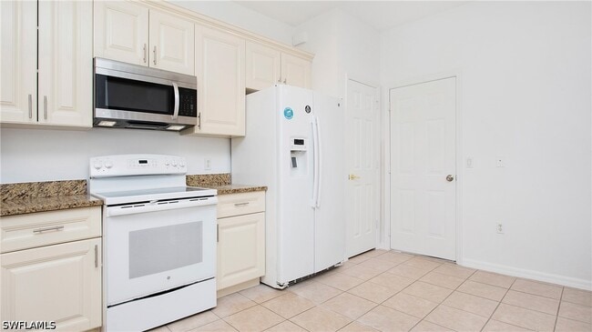 Building Photo - 880 Hampton Cir