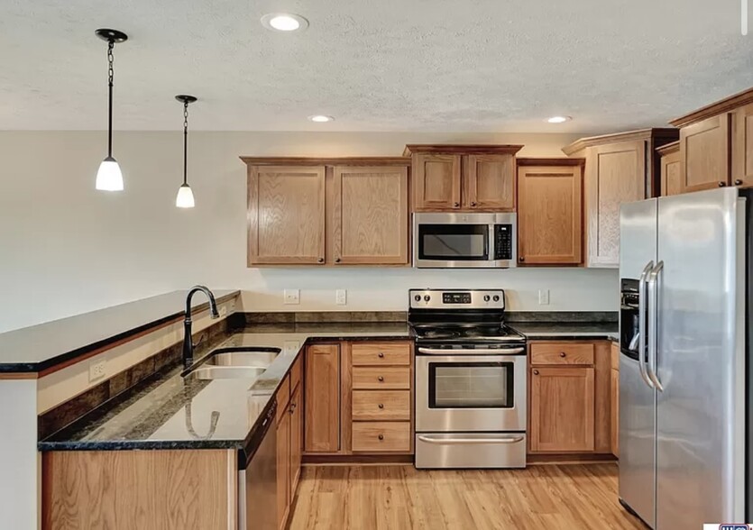 Building Photo - 6522 S 57th St