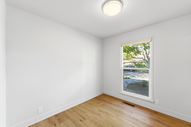 Building Photo - 1153 Buccaneer Dr