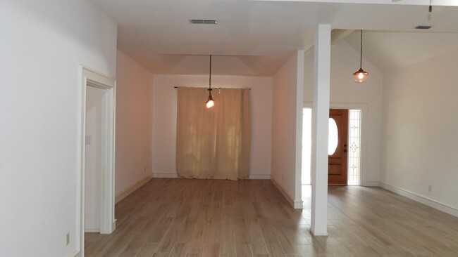 Building Photo - 2301 Anacua Cir