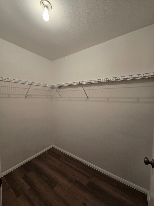 Building Photo - 2180 Pinetop Ln