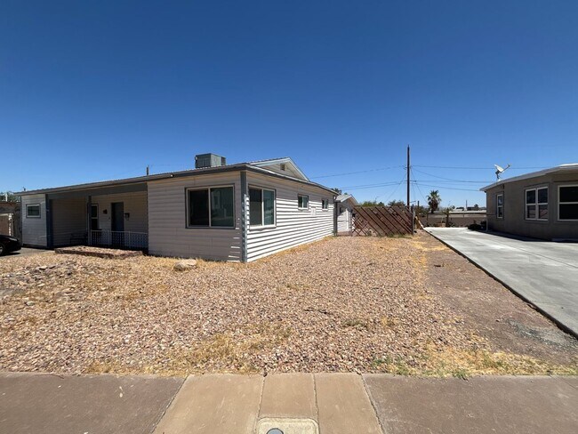 Building Photo - 227 S Texas Ave