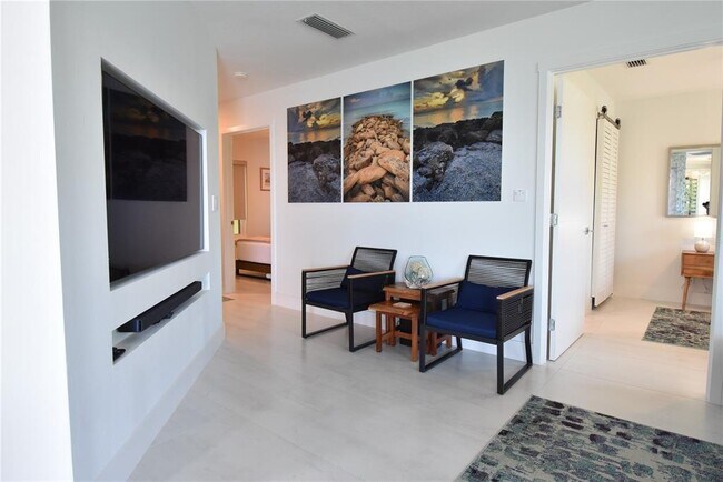 Building Photo - 1515 Pinellas Bayway S