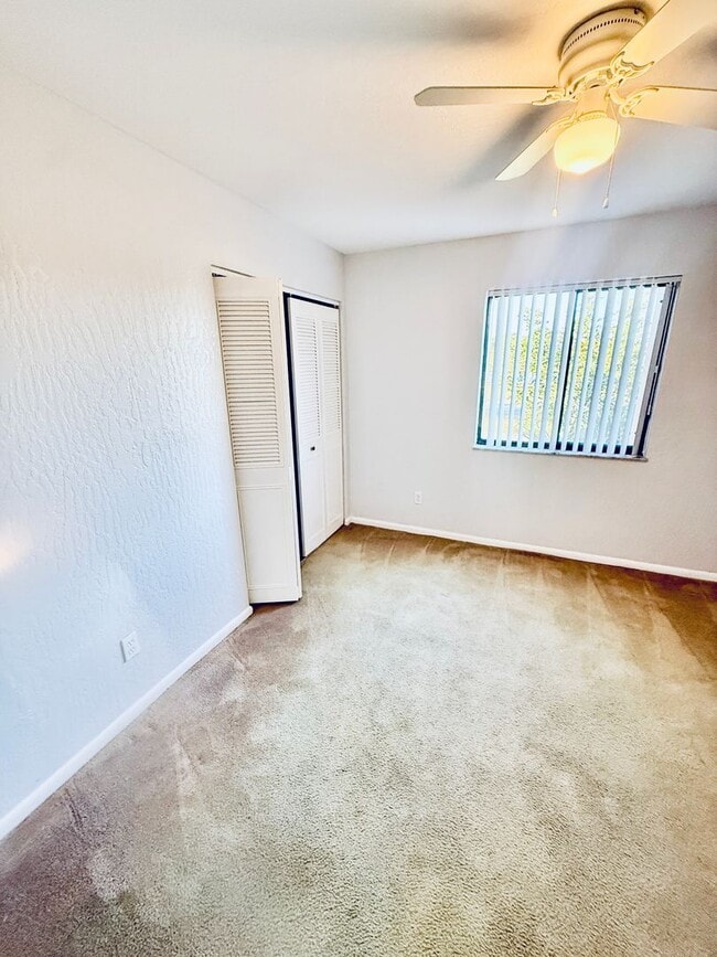 Building Photo - Low-Maintenance 2 Bedroom Condo with Modern Comforts