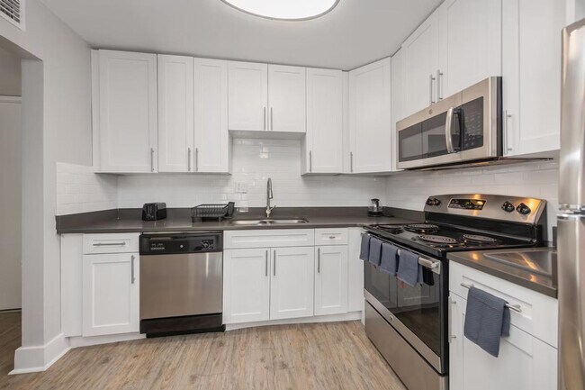 Building Photo - 4312 W Roland St