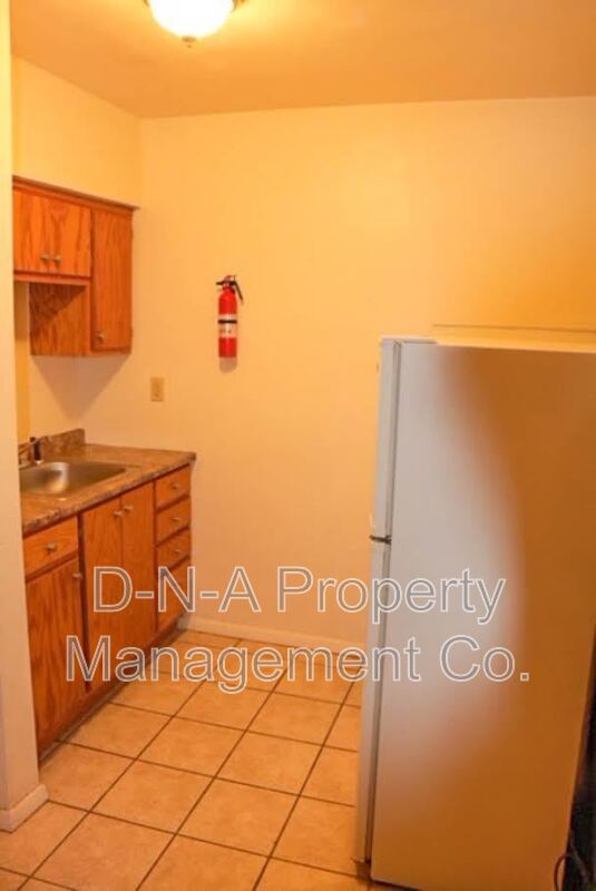 Building Photo - 106 3rd St