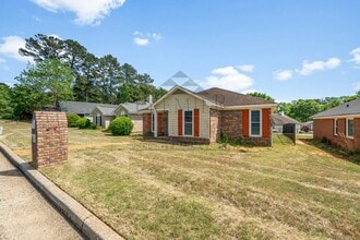 Building Photo - 7005 Robin's Nest Dr