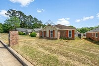 Building Photo - 7005 Robin's Nest Dr