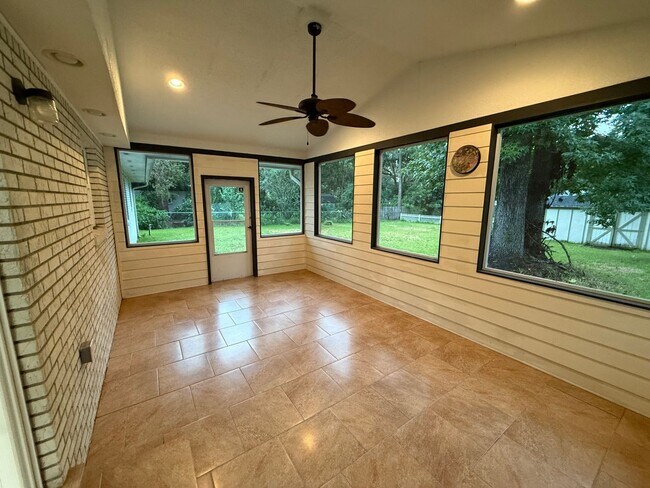 Building Photo - Mandarin Brick Home on nice lot