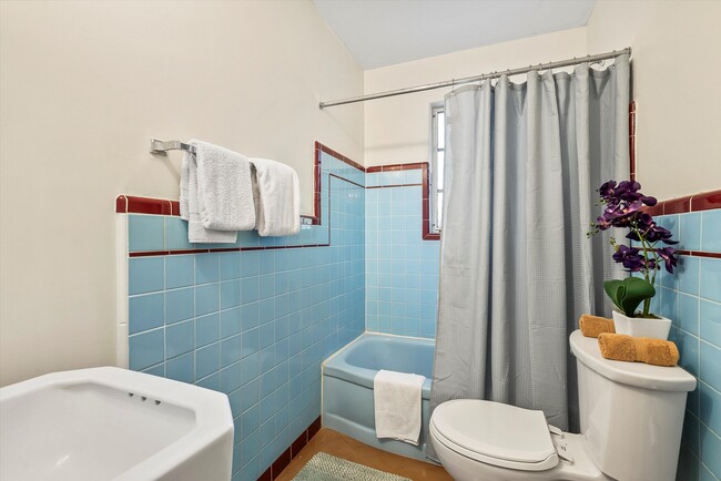 Building Photo - 2604 N Martin Ave