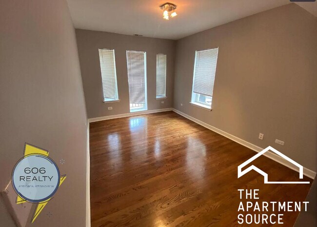 Building Photo - 2704 W Arthur Ave