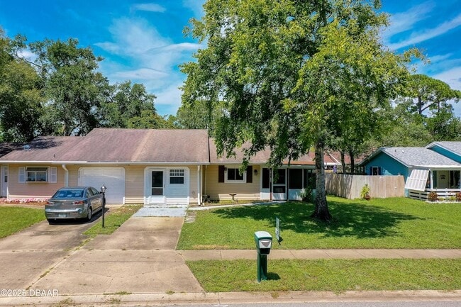 Building Photo - 1045 Amber Cir