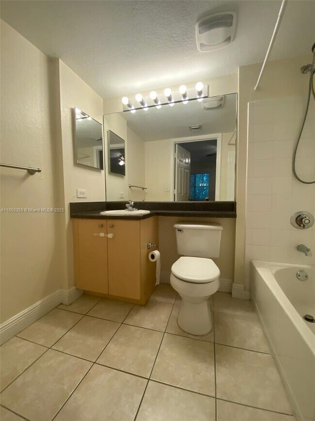 Building Photo - 2520 Centergate Dr