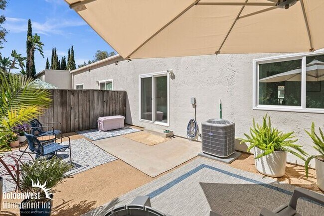 Building Photo - Bright and Modern 2Bdm 2Ba Townhome with Private Patio in Scripps Ranch!