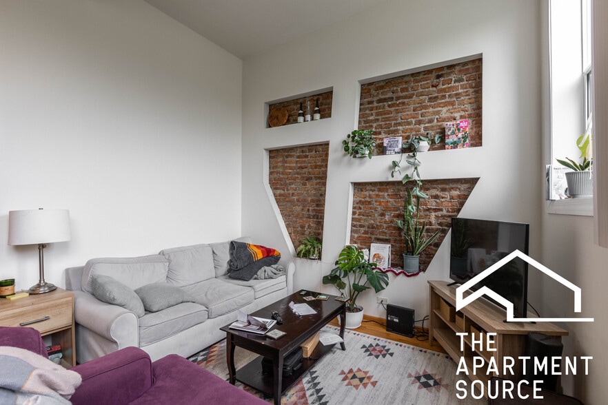 Building Photo - 1446 N Leavitt St