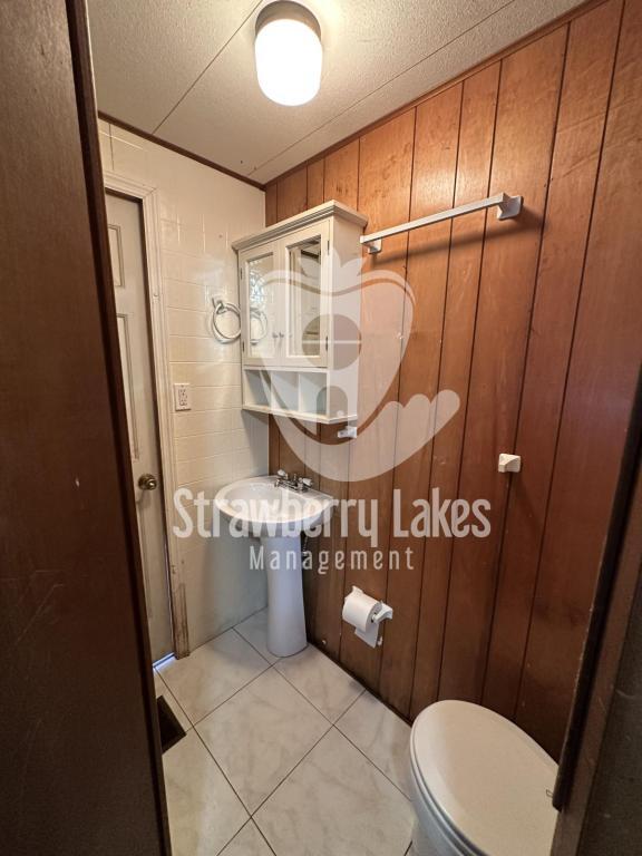 Building Photo - 121 Lakeside Dr