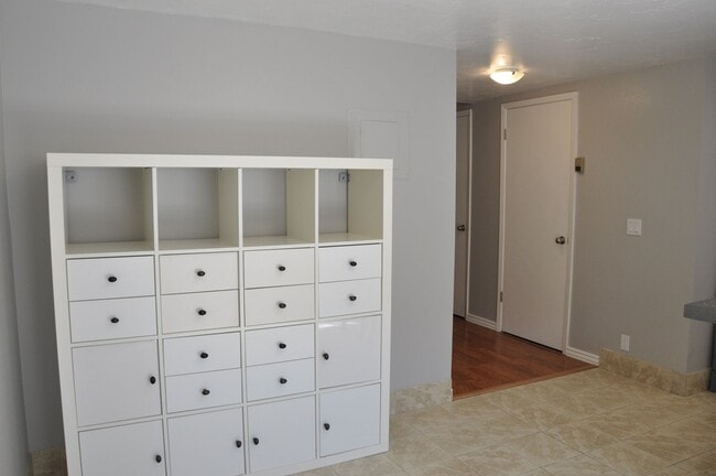 Building Photo - Beautiful 2 bedroom on the east side!