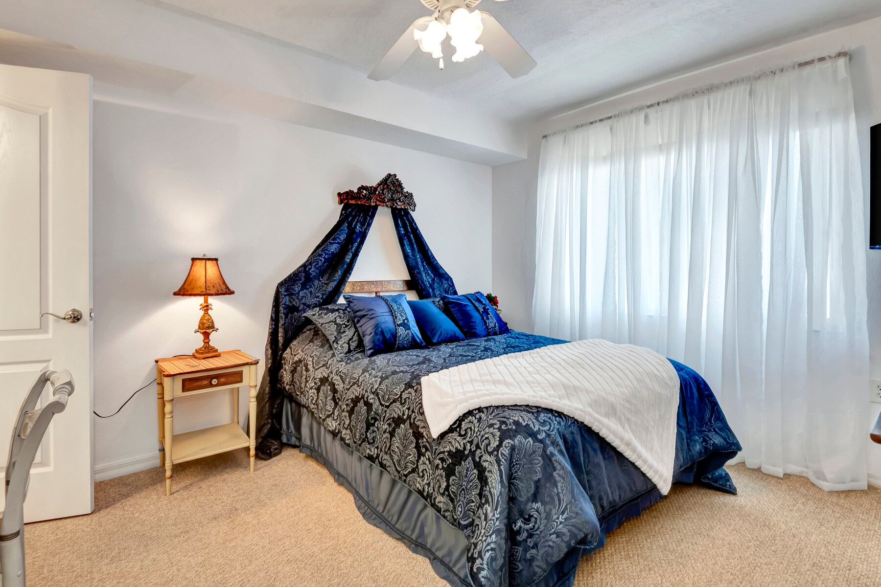 River view beyond the curtains - 711 N Halifax Ave